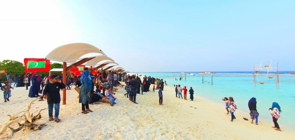 Rayyithunnah ufaaverikan genesdhin ''dhuvaafaru ekuveni beach'' varah ves hiyygaimu!