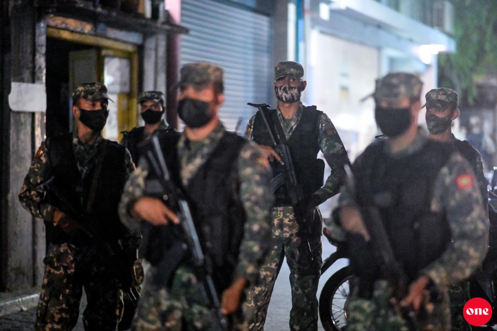 Addu inn hayyaru kuri nuva meehunge therein ekaku dhookohlaifi