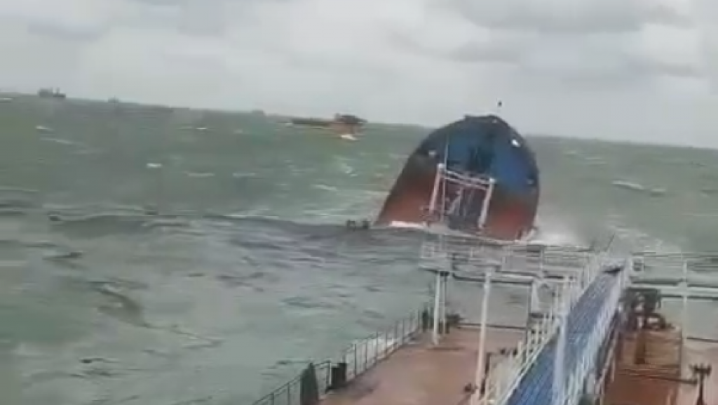 Kolhigandehggai jehi Russia ge 2 theyo tanker eh adiyah!