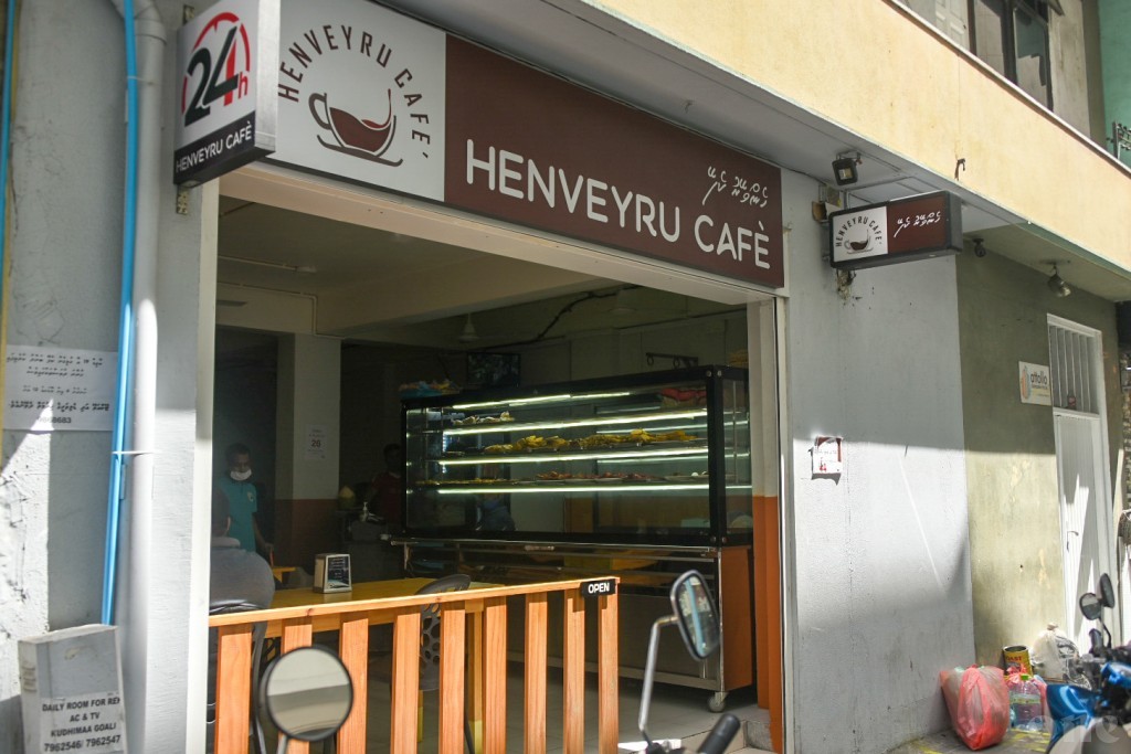 Cafés and restaurants authorized to open from 4:30 a.m. to 11:30 p.m.