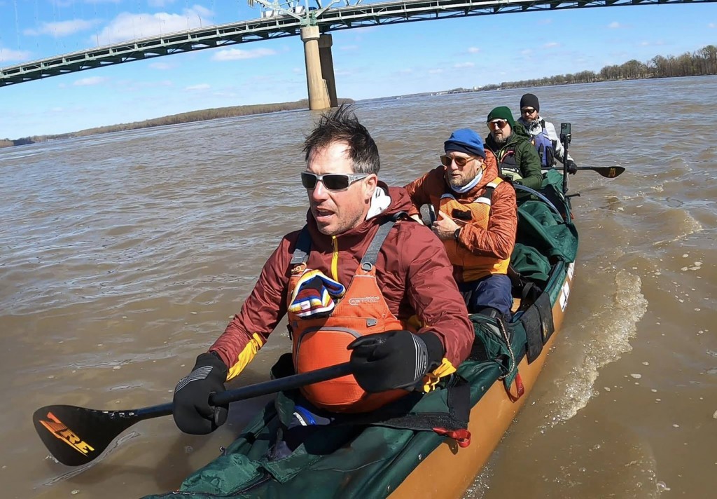 Canoe ehggai Mississippi river huraskoh record eh muguraalaifi