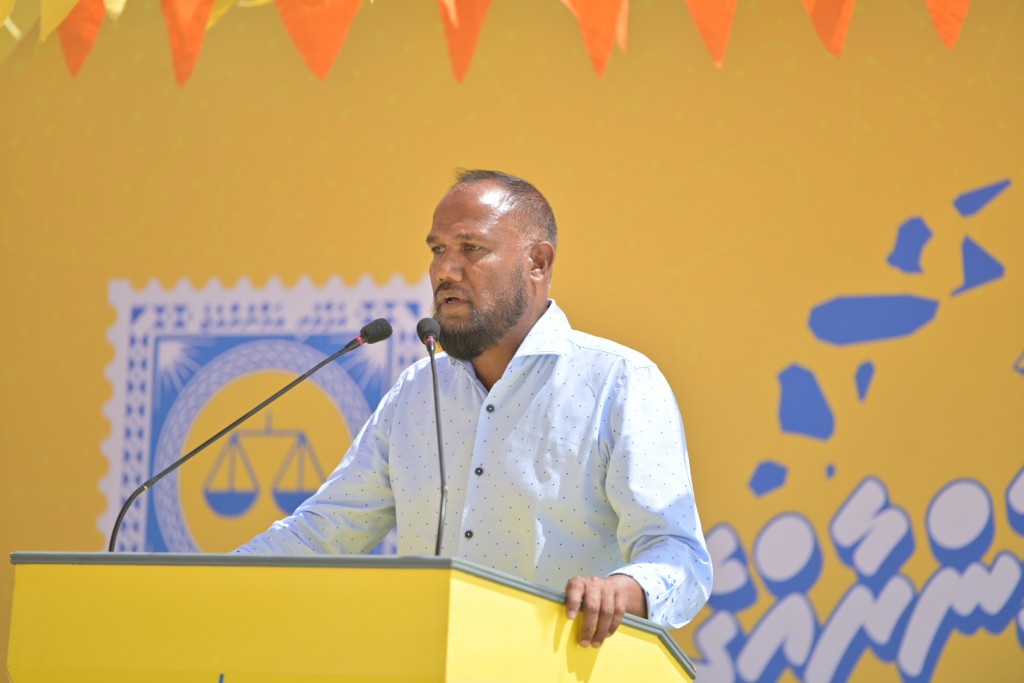 Mauroof, Muizzah: amilla baareh nethi, ehen meehaku bunaa bas ihvan N. atholhah vadainugahnavaathi!