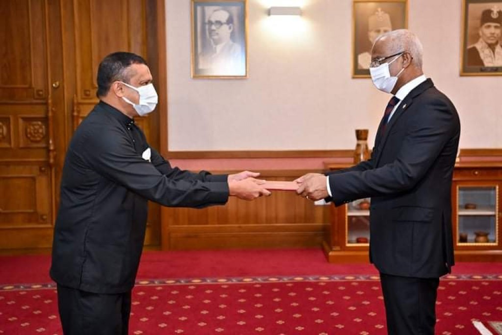 Lanka ge aa safeeru, Raees ah safeeru kamuge faiykolhu aruvaifi