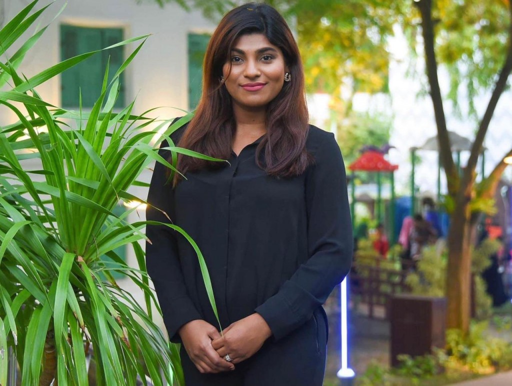 Asoo ah Easa aniyaa kuri iru Easa ge dhoshee firihen dharifulhu geygaeh nei!