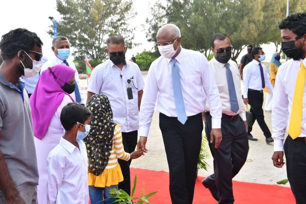Alhugandumenge tharaggeege mashroouthah amaazu koffai vanee seedhaa rayyithu meehaa ah: Raees