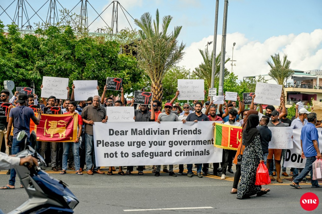 Gotabaya ah himaayai dhinumaa dhekolhah Lanka ge meehun kuri muzaaharaa fuluhun huttuvaifi