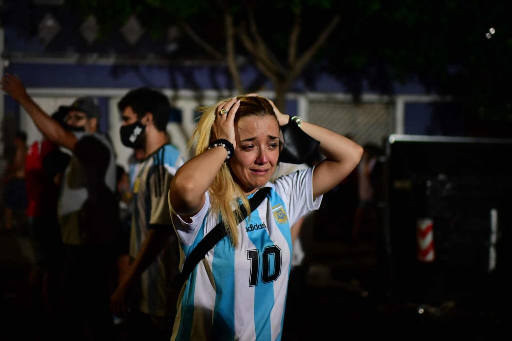 #Photo : Maradona ge supporterunge hiythah ''kudhi kudhi''
