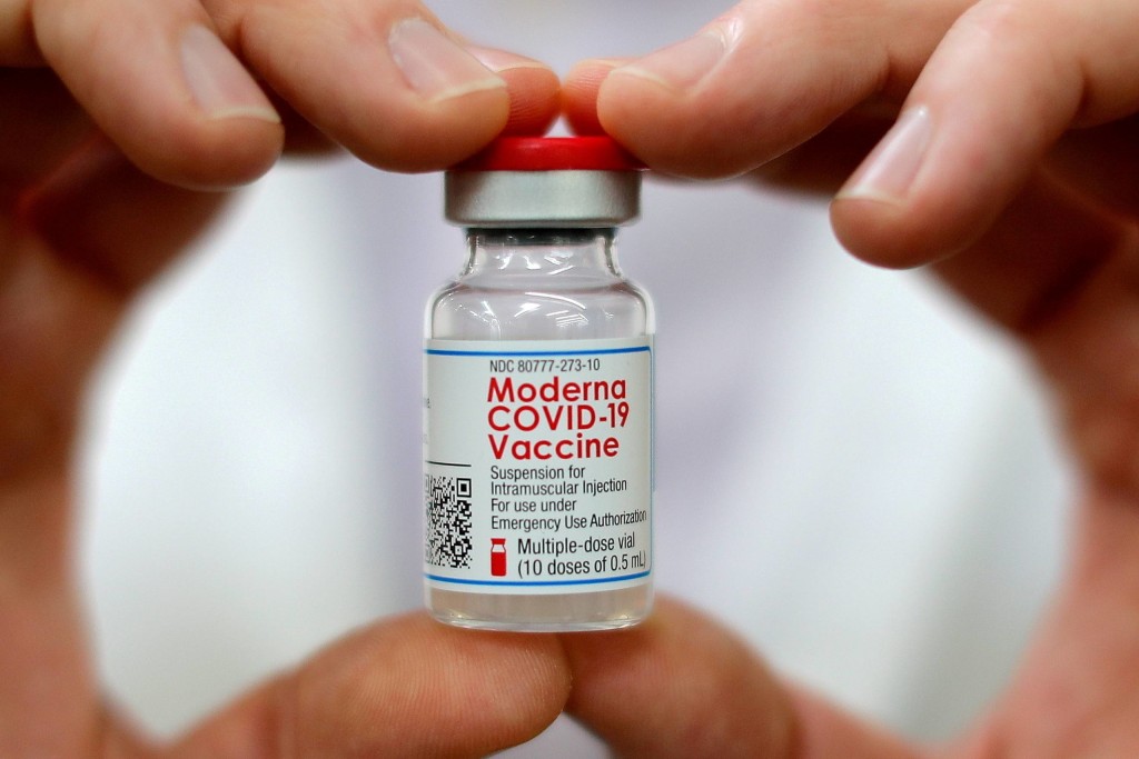 Omicron variant ah haassa Vaccine  eh anna aharu kureekolhu libidhaane kamah Moderna in bunefi