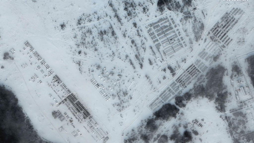 Russia accelerates movement of military hardware towards Ukraine