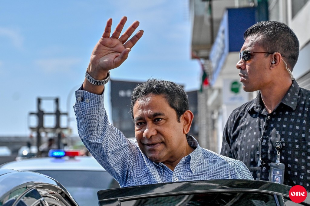Aarashu hiyaanaathuge massalaigai aadhiththa dhuvahu Raees Yaameen ah hukum kuranee