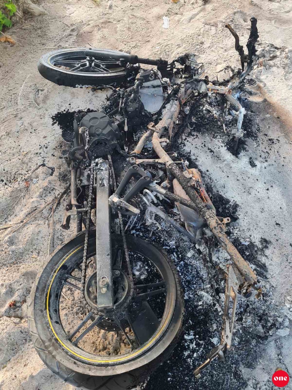 Fire set to motorcycle of police officers who stopped dealer