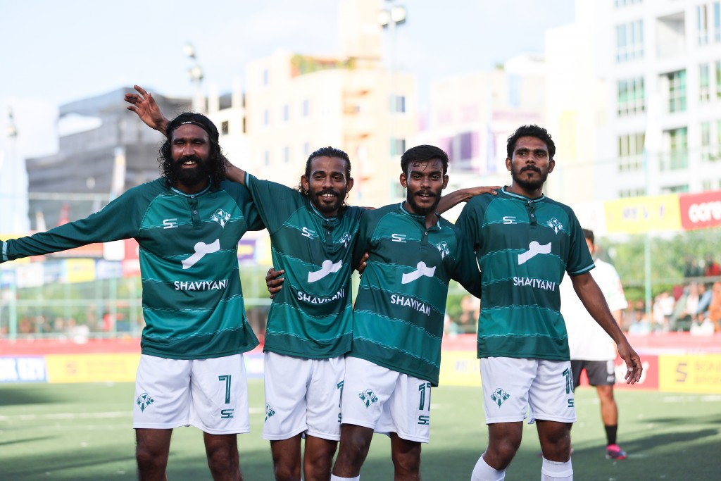 Thimarafuttaai Buruni ah 2 vana molhu, Kinbidhoo feshun rangalhu koffi