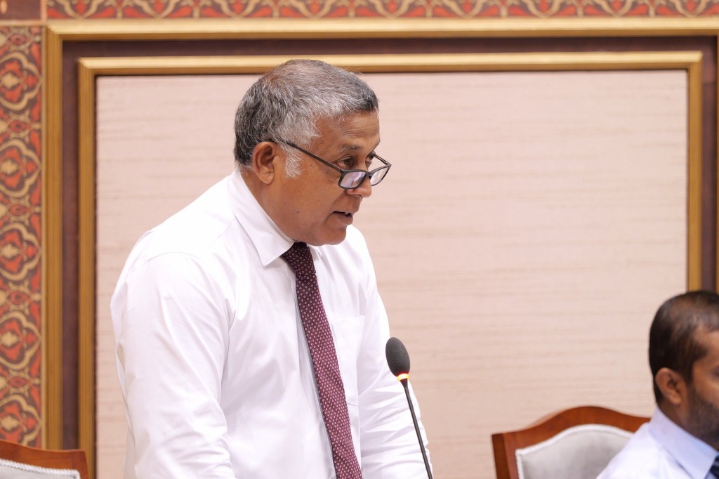 Male uthuru faraathu bodu thakurufaanu magu fulhaakoh alun hadhanee
