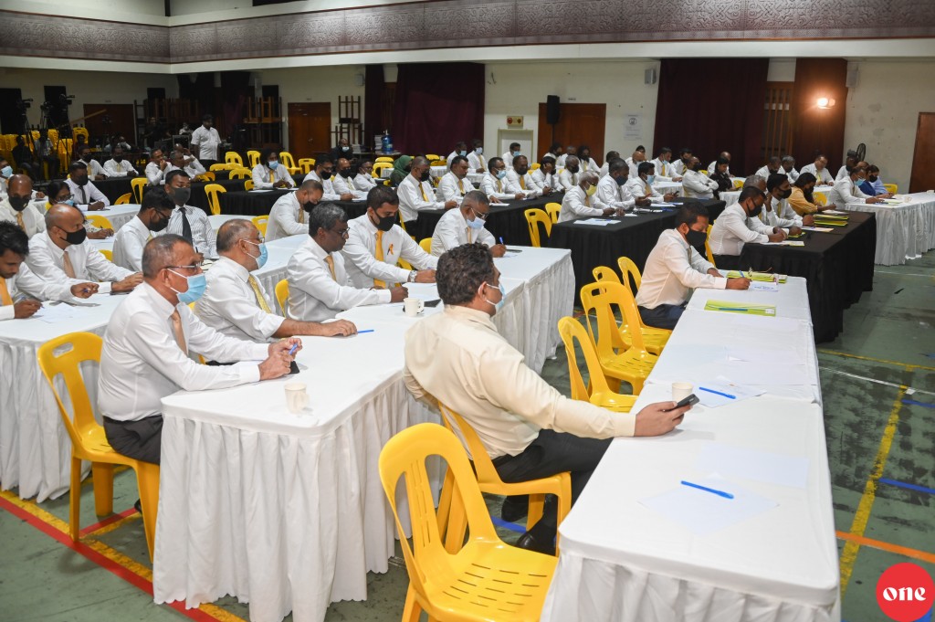 Candidate in ah aa sharutheh ka'ndaelheynee asaasee gavaidhu islaahukohegen kan EC in MDP ah angaifi