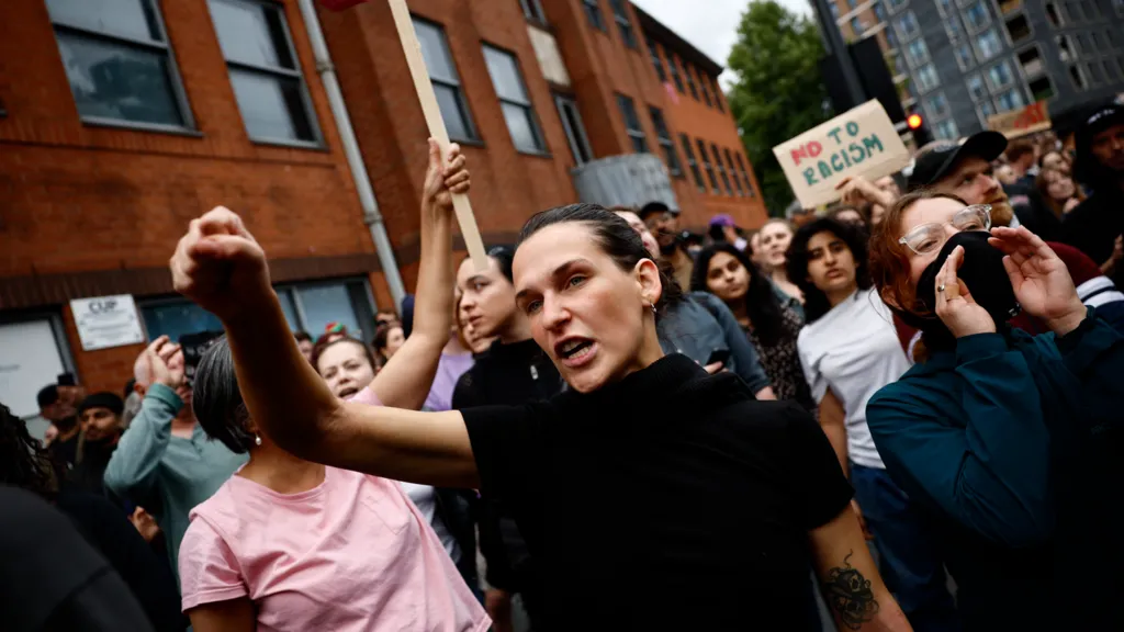 Anti-racism protesters rally after week of riots in the UK