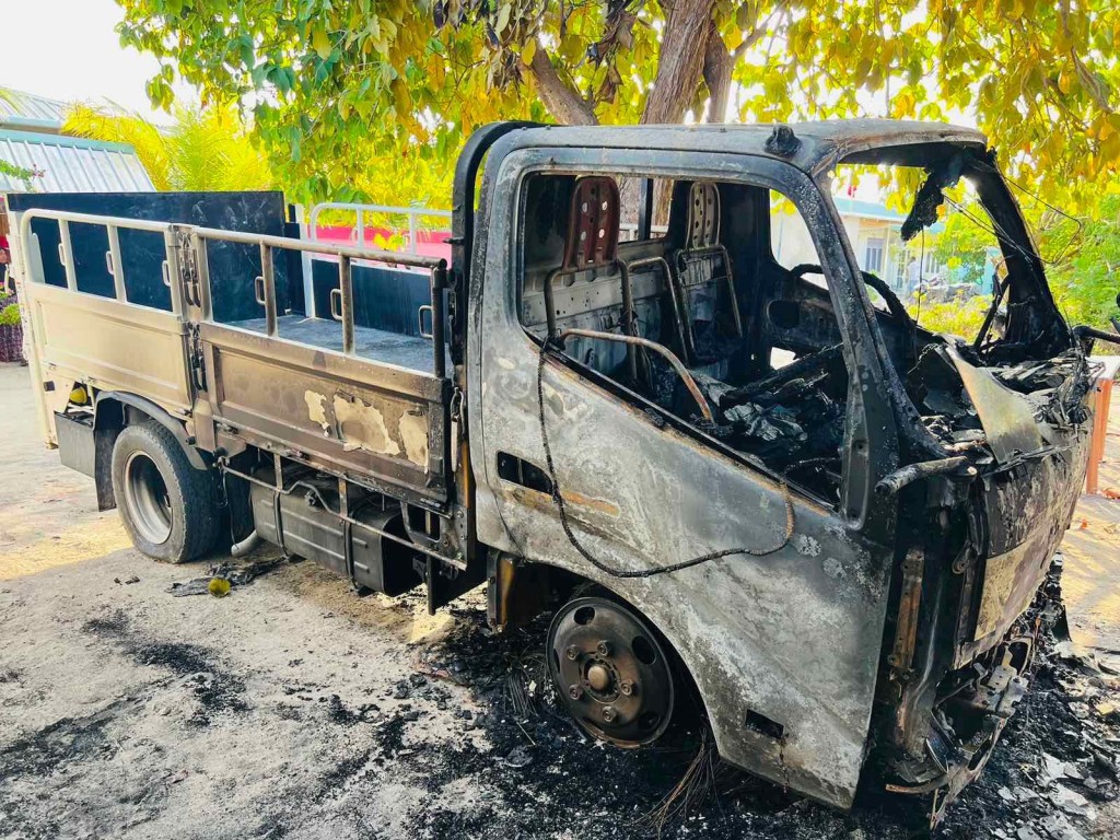 Landhoo Council ge lorry gai bayaku roakollaifi