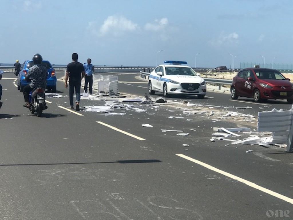 Highwaygai cycle akaai pickup eh jehi accident eh, 2 meehakah aniyaave faruvaadhenee