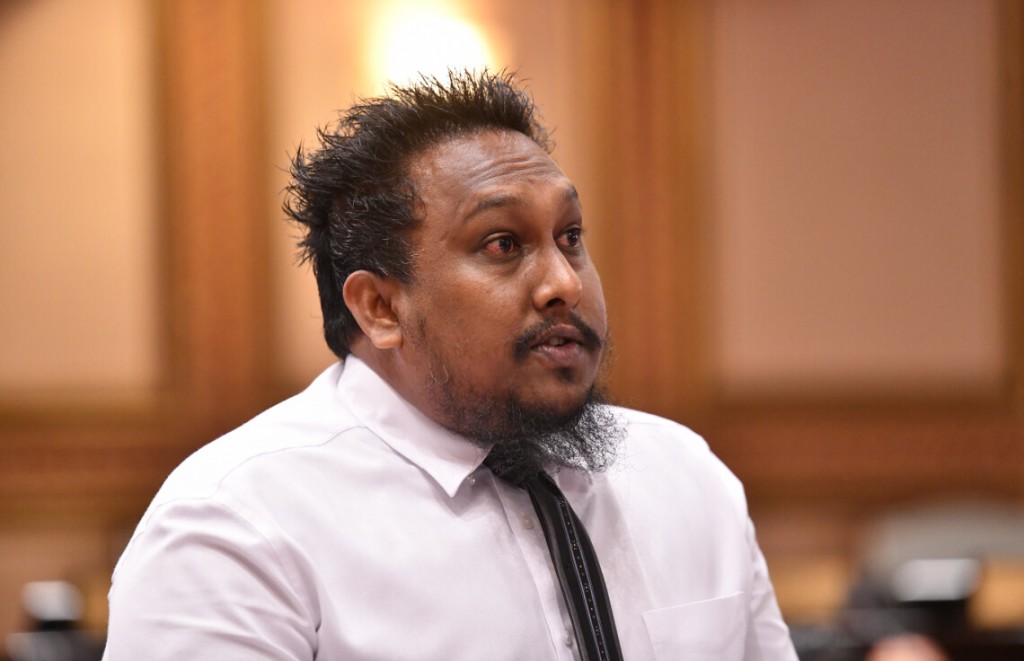 Member Nasheed ah hamalaadheyn ulhunu meehaage bandhah 30 dhuvas
