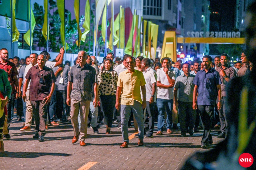 Riyaasee inthihaabu kaamiyaabu kureveyne candidate aaeku member inn kuriah dhiumah Raees ilthimaas kuravvaifi