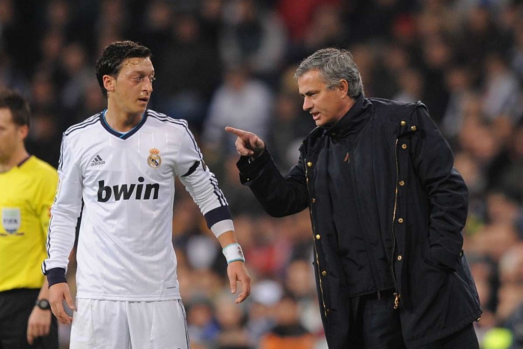 Tottenham ah kulhen jehijje nama retire vaane kamah Ozil bunumun Mourinho ge hoonu rahdheh!