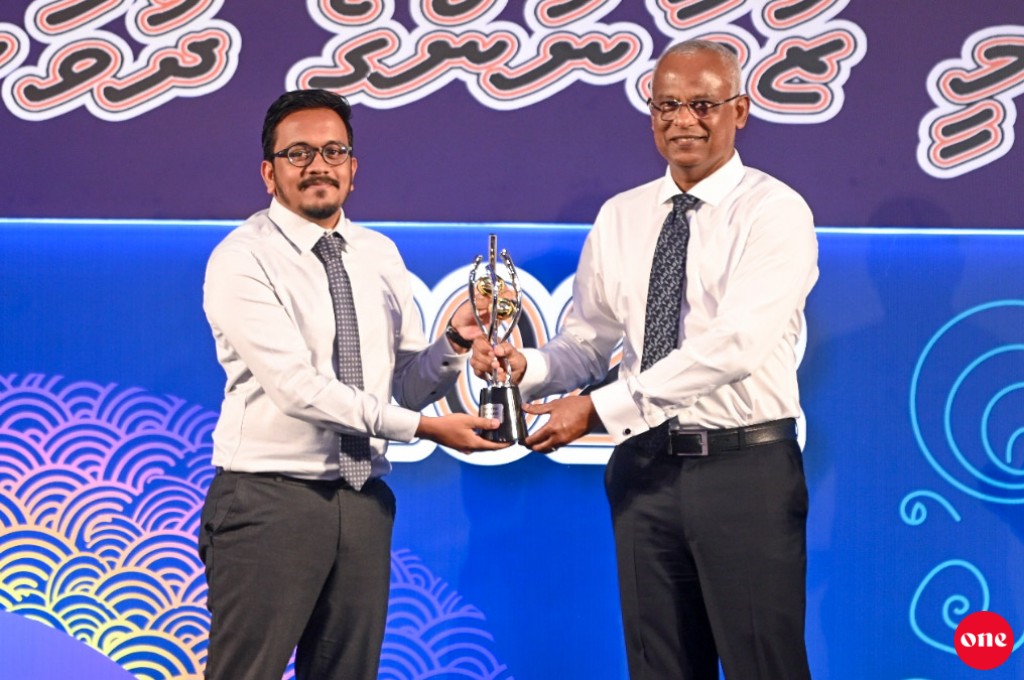 Zuvaanuge Award 10 faraathakah dheefi