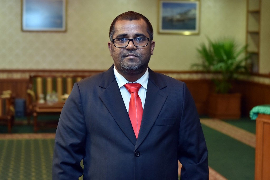 Magaamu vaki kuran Majlis ah fonuvaafai vanikoh High court ge fandiyaaru Rauf isthiufaa dhevvaifi
