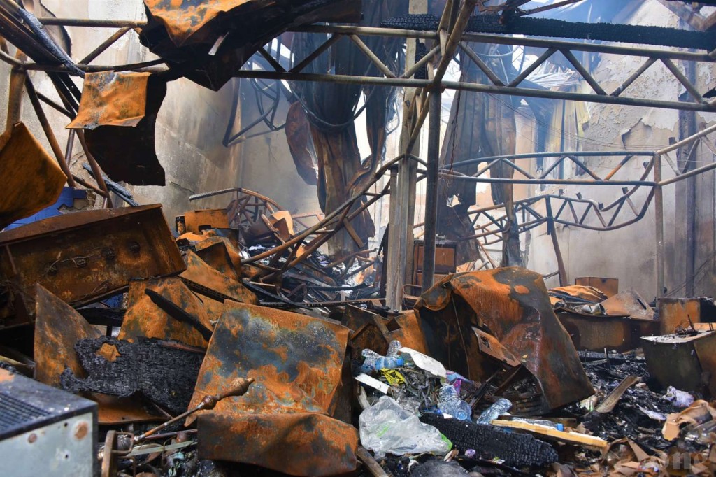Police begins search for possible dead body in fire site