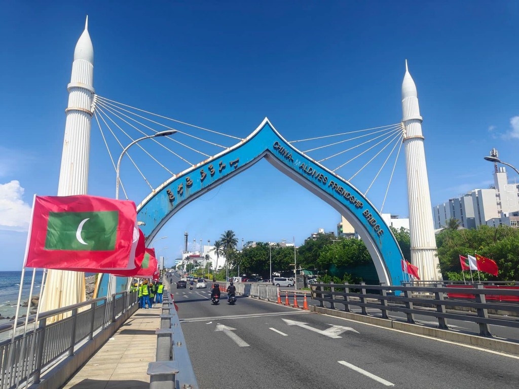 Raees dhevvee China aa eku gulhun badhahikurahvvaane kamuge yageenkan