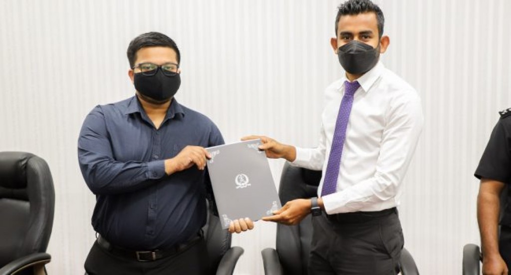 Prison officerunnah body worn camera aai Taser hoadhan bayakaa havaalu koffi