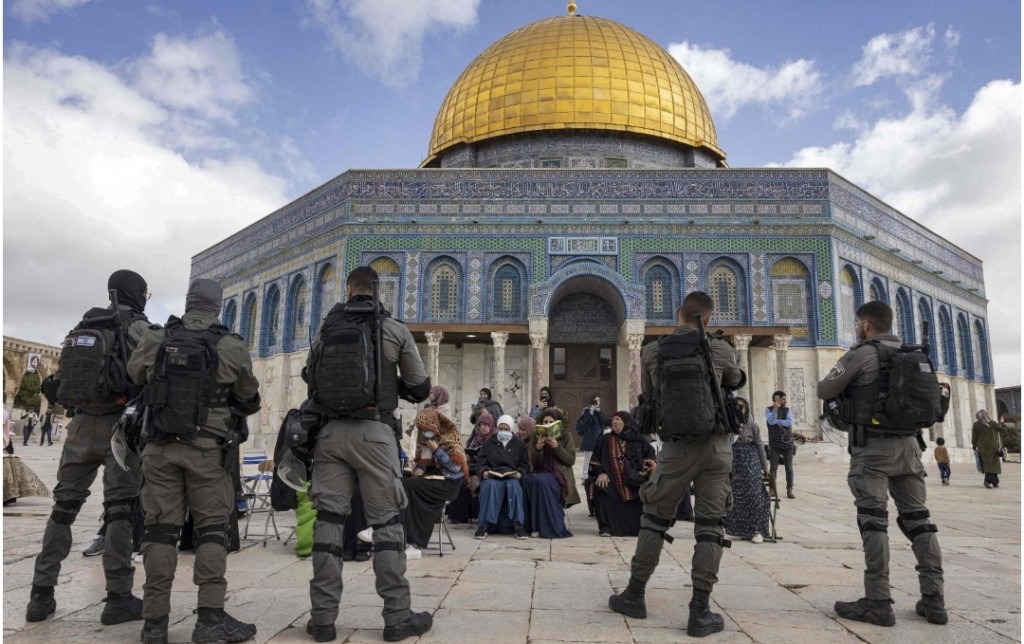 Israel sifain Aqsa miskithuge thereyah vannanee kon ehccheh beynun vegen?
