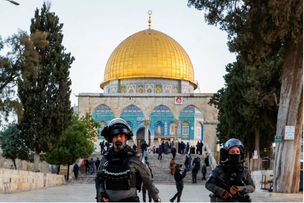 Israel in Aqsa miskithugai namaadhah thibi meehun ah dhin hamalaa Rajjein kuhveri kohfi