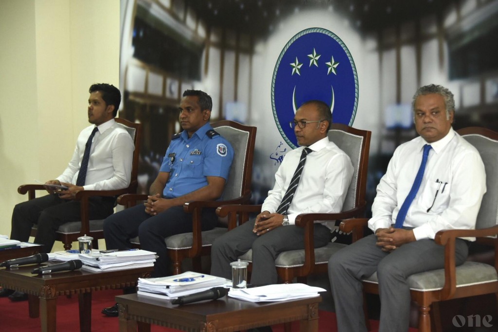 Thahugeegah huras elhey mauloomaathu nuhoadhey gothah fuluhunge hidhumathuge bill ah badhalu gennanee