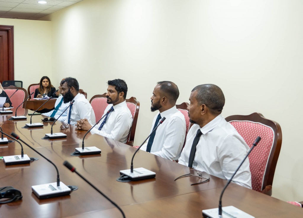 Gaanoonugai bunaa gavaidhuthah hedhifainuvaathee Education aai High Education ge verin committee ah haazirukuranee