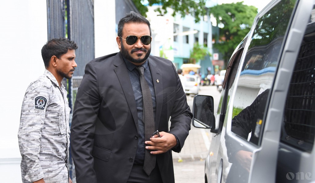 Adeeb ge beysfaruvaage muhdhathu ithurukurumaa gulhey gothun adhi gotheh nuninman: Corrections