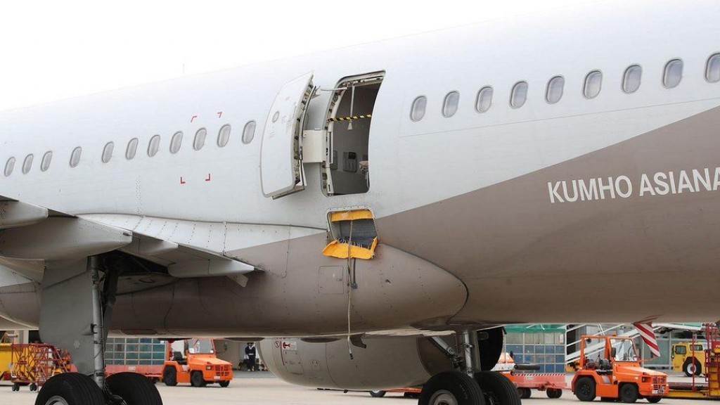 Asiana Airlines: Passenger arrested for opening plane door during South Korea flight