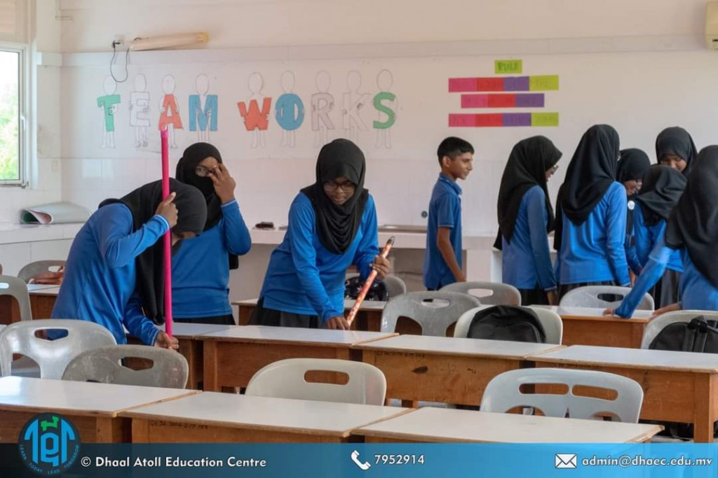 Dh. Atholhu thauleemee marukazun thafaathu ufaaveri manzareh, kulaasthah saafukoh balahahttaanee dhairvarun amihlla'ah