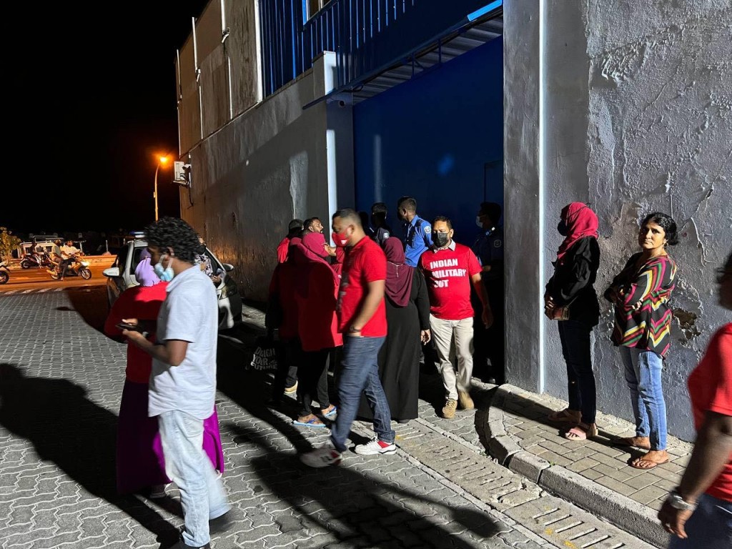 Muzaaharaa in hayyaru kuri 2 meehun sharuthu thakakaa eku dhookollaifi