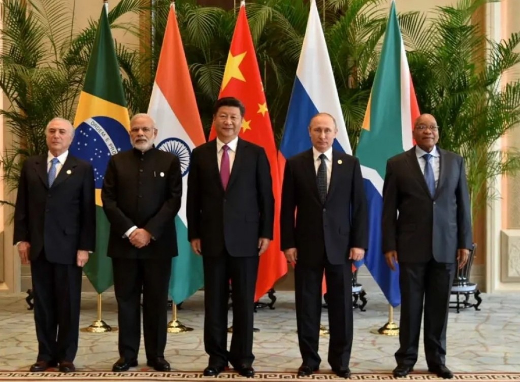 Adhuge dhuniye: BRICS ge 15 vana summit ah kurevey foni inthizaaru