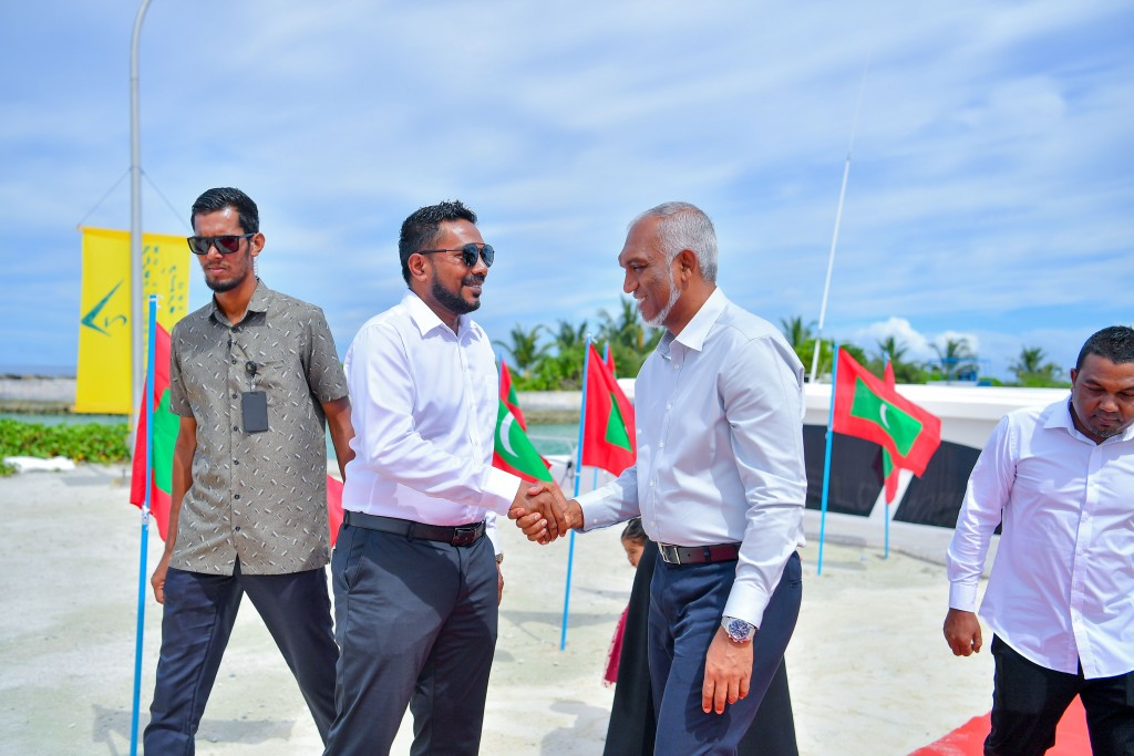 Nafrathu ufahdhaa meehunnaa dhekolhah nukume rayyithun Raees ah dhinee 