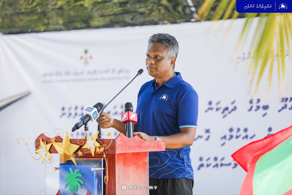 Airport ah beynunvaa bimaa eku Magoodhoo ge bin hikkan fashaifi