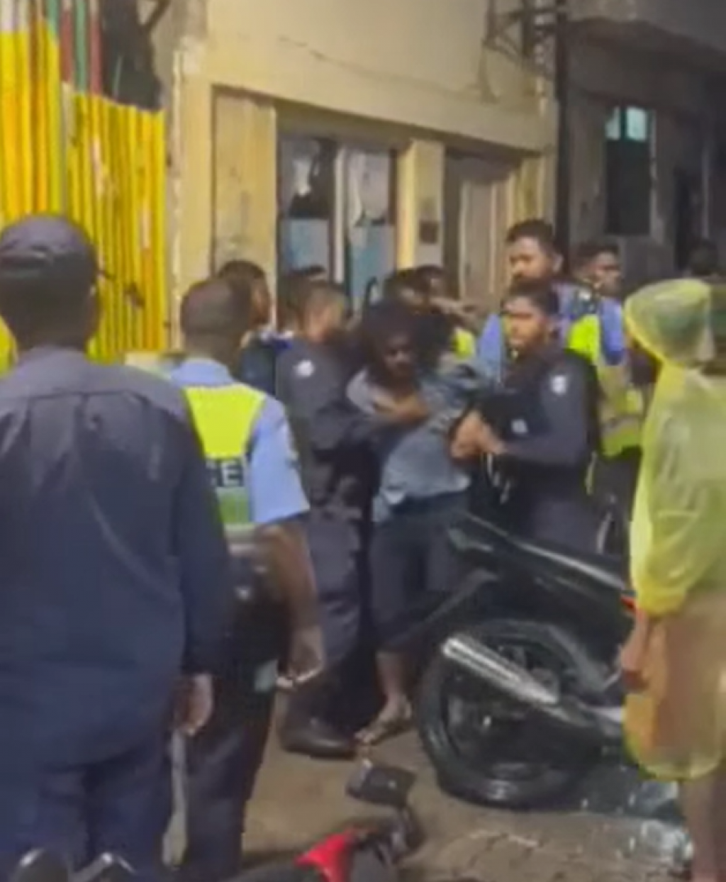 Fuluhun ah valhun biru dhekki massalaigai hayyaru kuri meehun ge bandhah 7 dhuvas