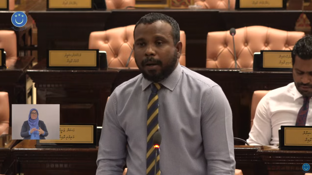 Fenuge nizaamaa hedhi anehunge gain meeruvas nudhuvaa kamah vidhaalhuvumun member Raashid ge vaahaka huhttuvaifi
