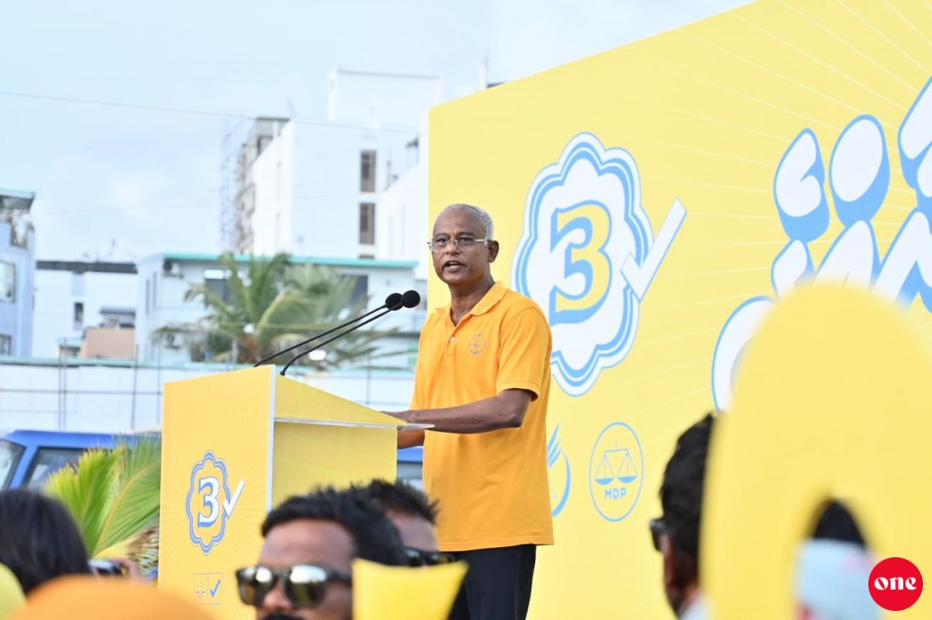 Hurihaa enmenge musthagubalu ujaalaa, haas kan'daalaa!: Raees