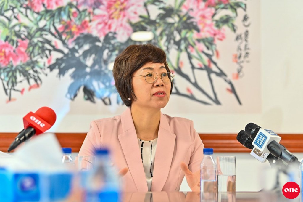 Loan thah re-structure kurumuge visnumeh neiy, iskan dhenee hiley ehee ah: China