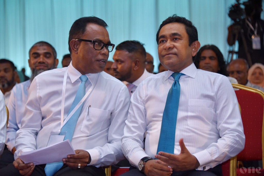 Yameen akee mi sarukaarun dhakkaa birakah fas jeheyne beyfulheh noon: Adhurey