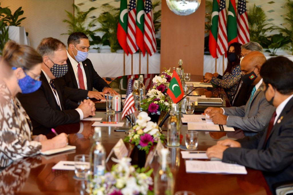 PHOTO: Raajje aai America aa dhemedhu rasmee vaahakathah beyhvvun