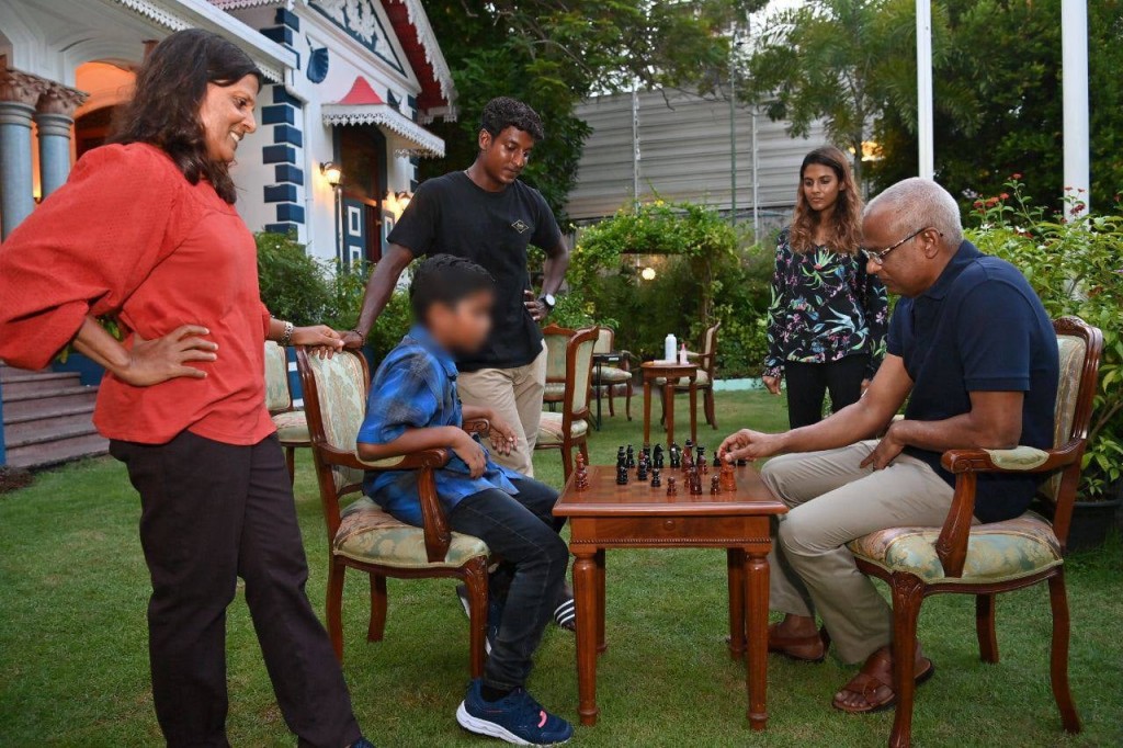 Hiyaage Kudakudhinnah Muliyaageygai Raees Solih ge roadha veehllumeh