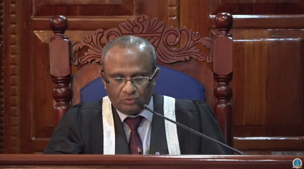 JSC mahsalaige bench ah fandiyaaru Suoodhuge badhalugai Fandiyaaru Mahaazu