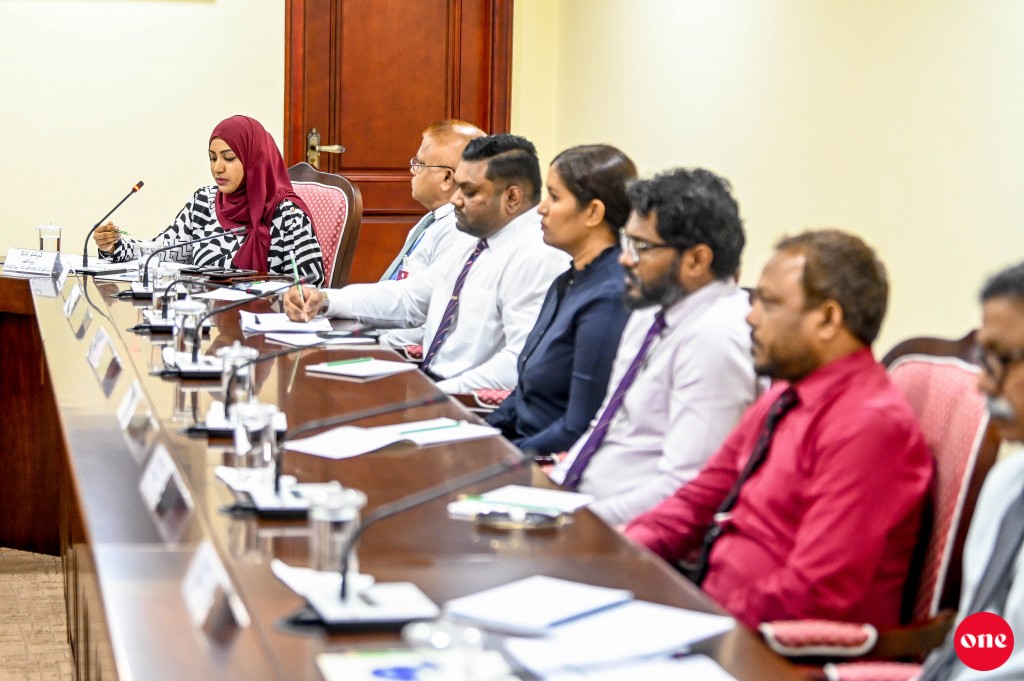 Thilafushi kaireegai oiy falhu tharaggee kuranee boat building school eh himeney gothah: Transport