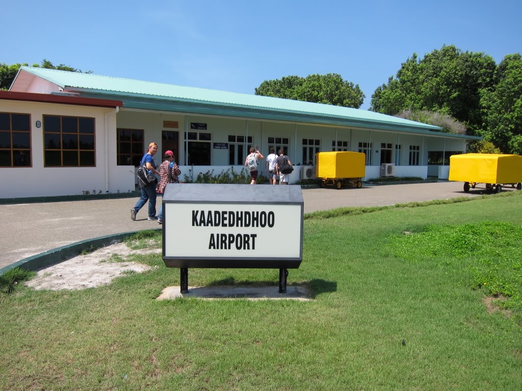 Dhe dhuvahuge medhu kendumakah fahu maadhamaa Kaadedhdhoo Airport ah flight jahsan fashanee
